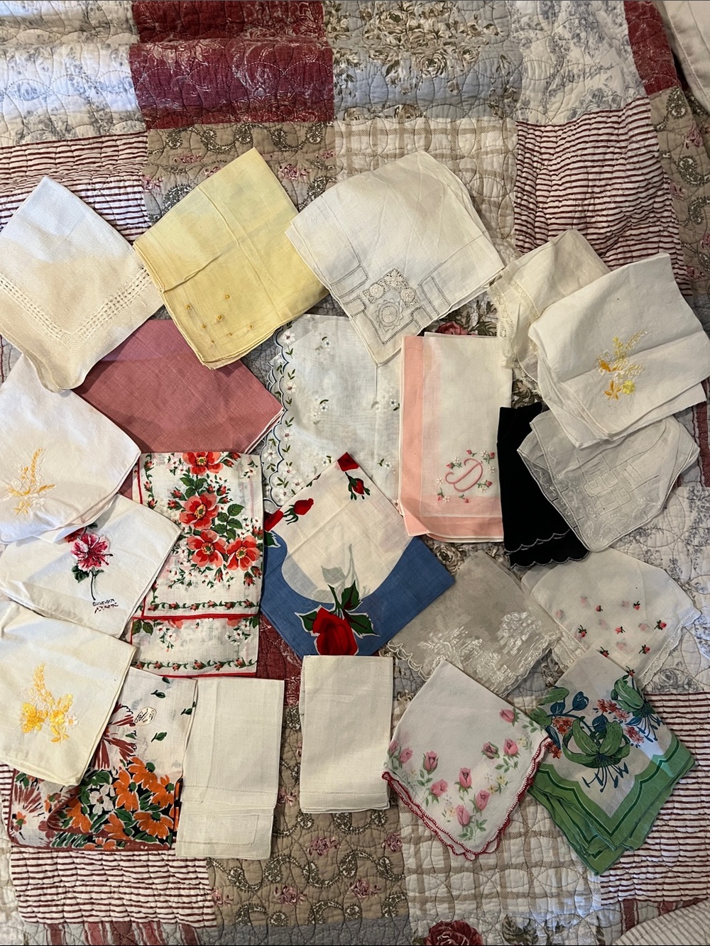 22 vintage printed & lace hankies
